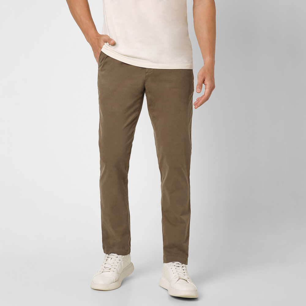 Stretch Chino Pant Desert front on model